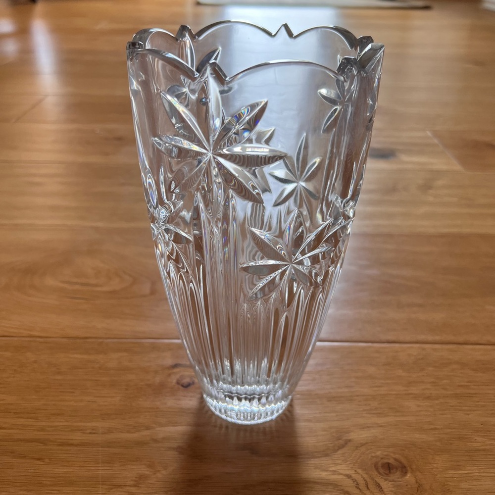 Christopher Stuart spring jewels 8” vase